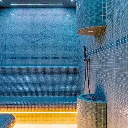 8/25 Aparthotel 4*