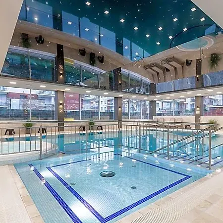 8/25 Aparthotel 4*