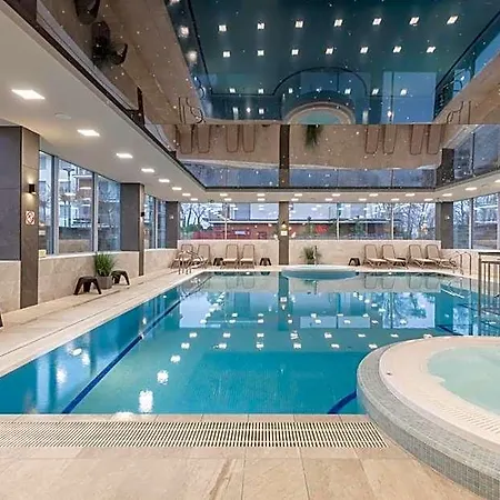 8/25 Aparthotel